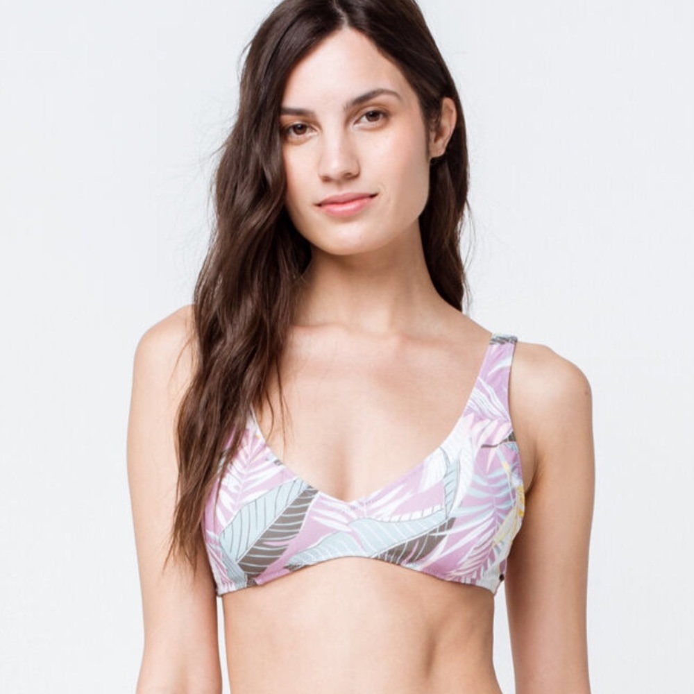 NWT Volcom Don’t Leaf Bikini Top